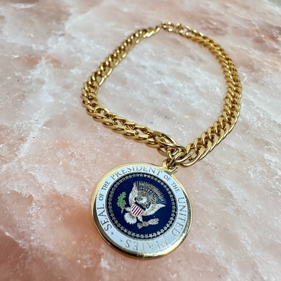 Presidential Seal Gold Chain Charm/Pendant RONALD REGAN Gold Tone Bracelet 0710 - Picture 7 of 8